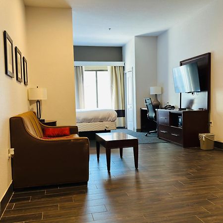 Comfort Suites Plymouth Near Us-30 Екстериор снимка