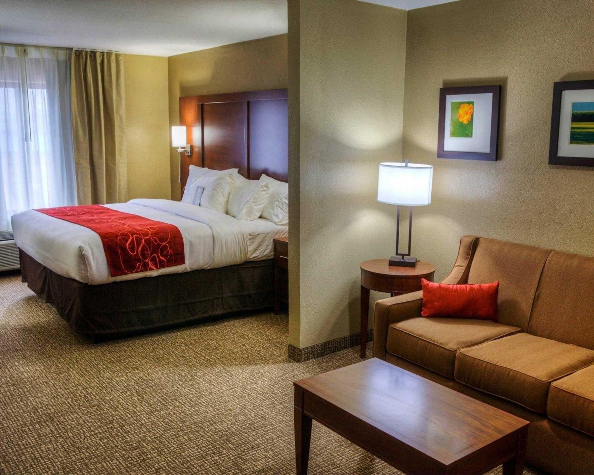 Comfort Suites Plymouth Near Us-30 Екстериор снимка