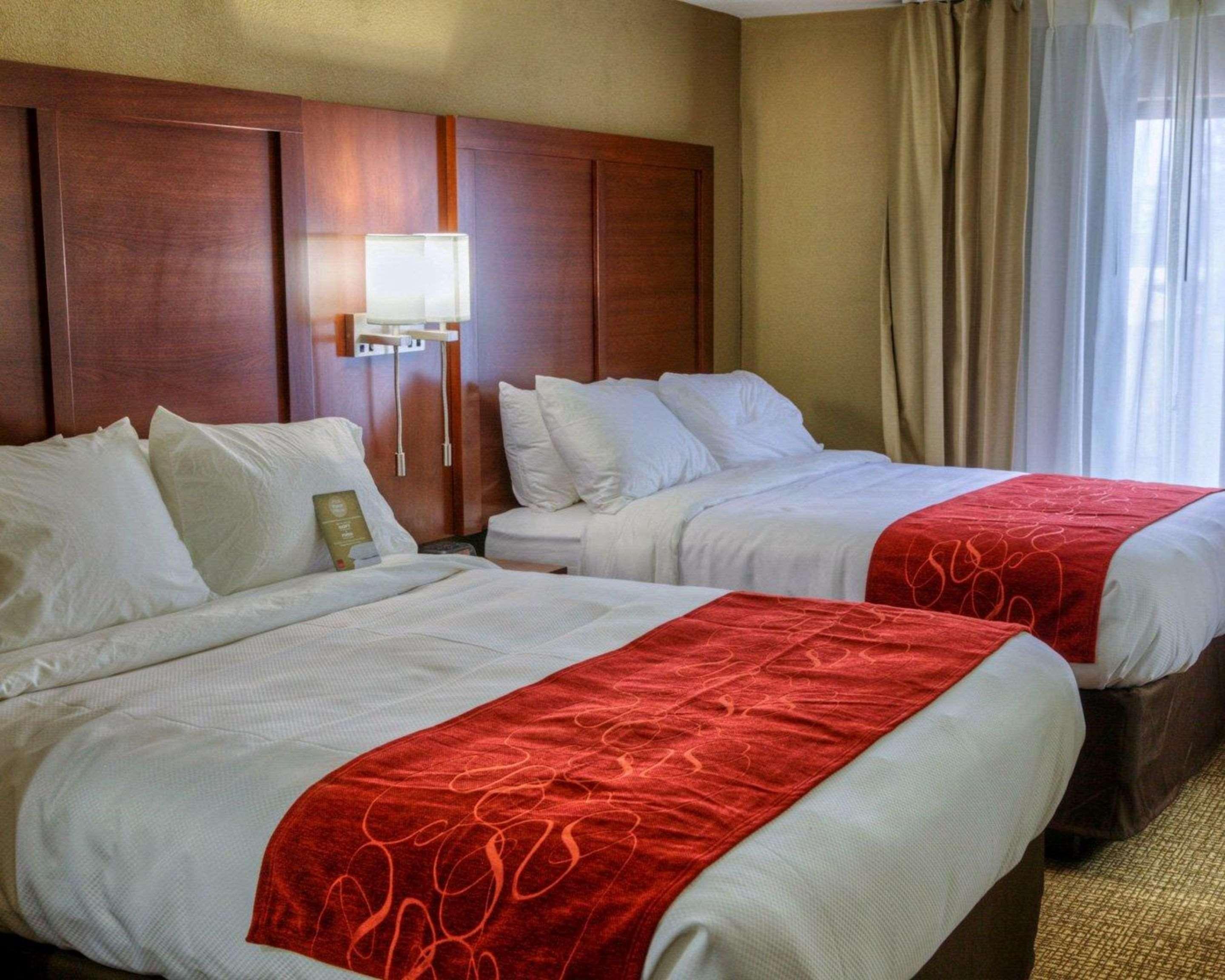 Comfort Suites Plymouth Near Us-30 Екстериор снимка