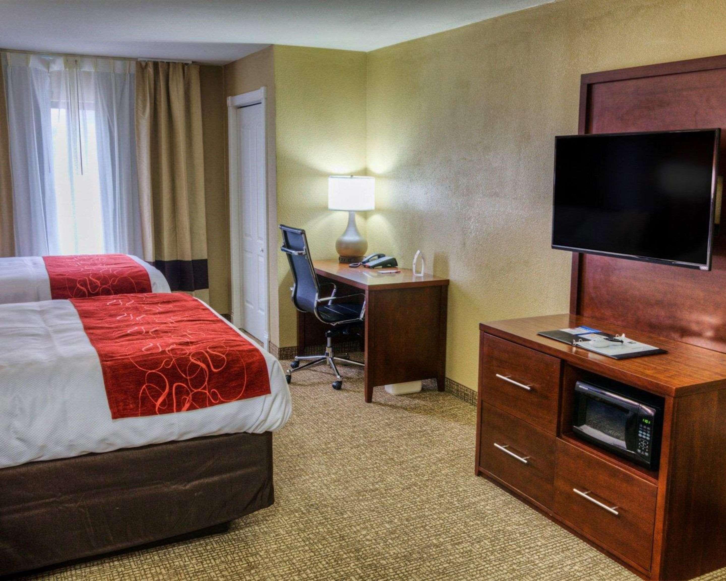 Comfort Suites Plymouth Near Us-30 Екстериор снимка