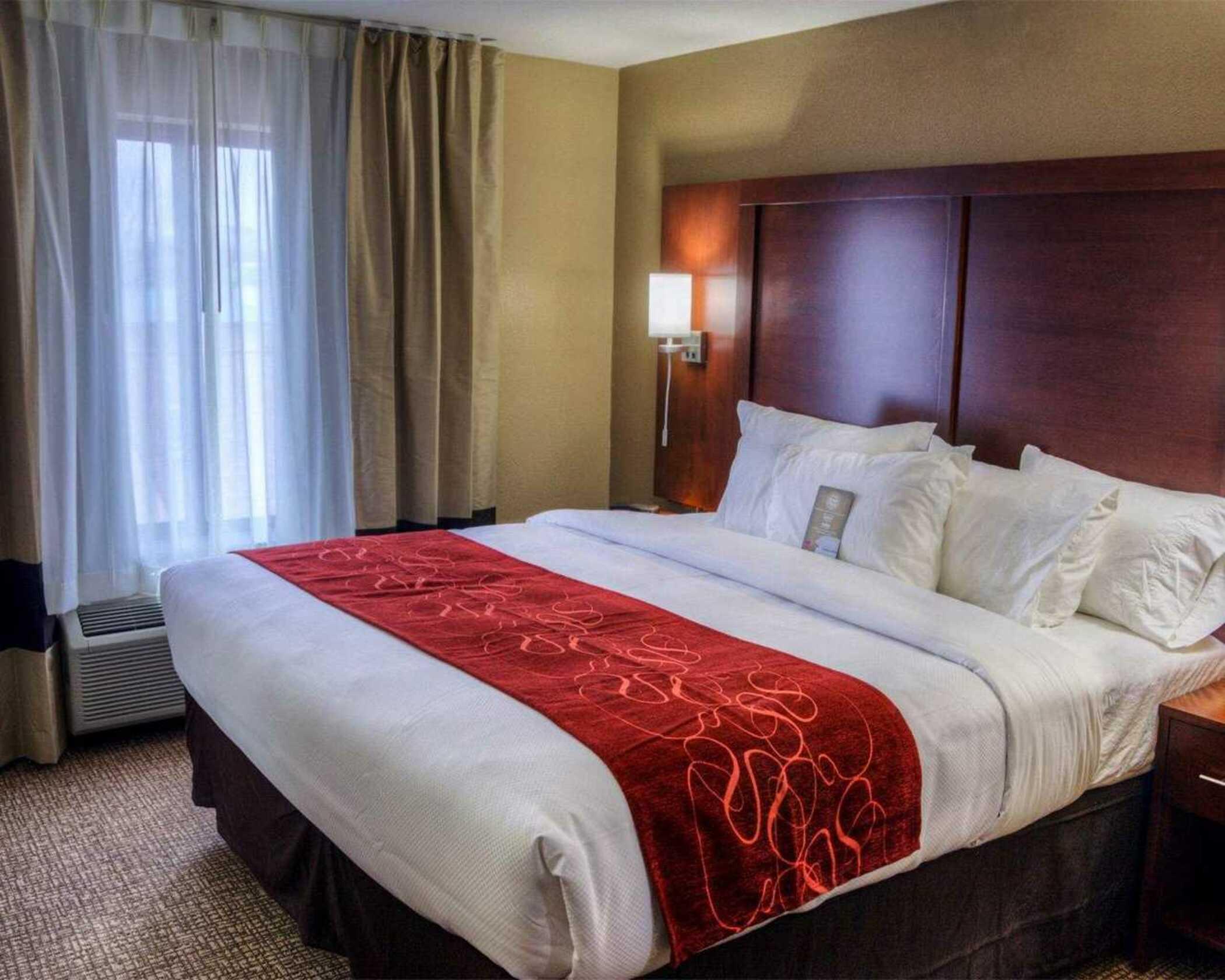 Comfort Suites Plymouth Near Us-30 Екстериор снимка