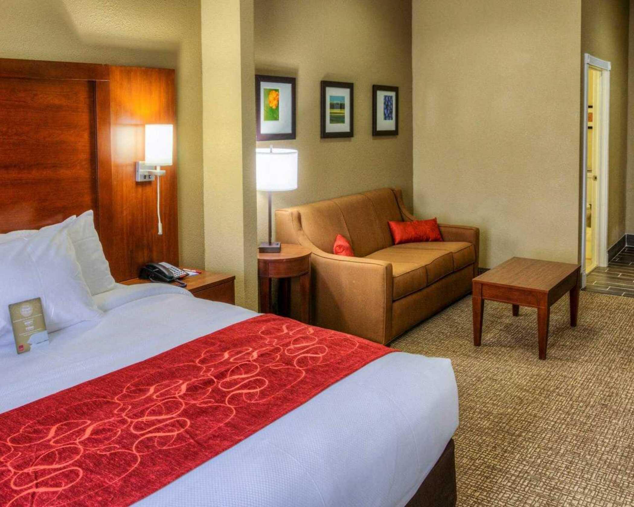 Comfort Suites Plymouth Near Us-30 Екстериор снимка