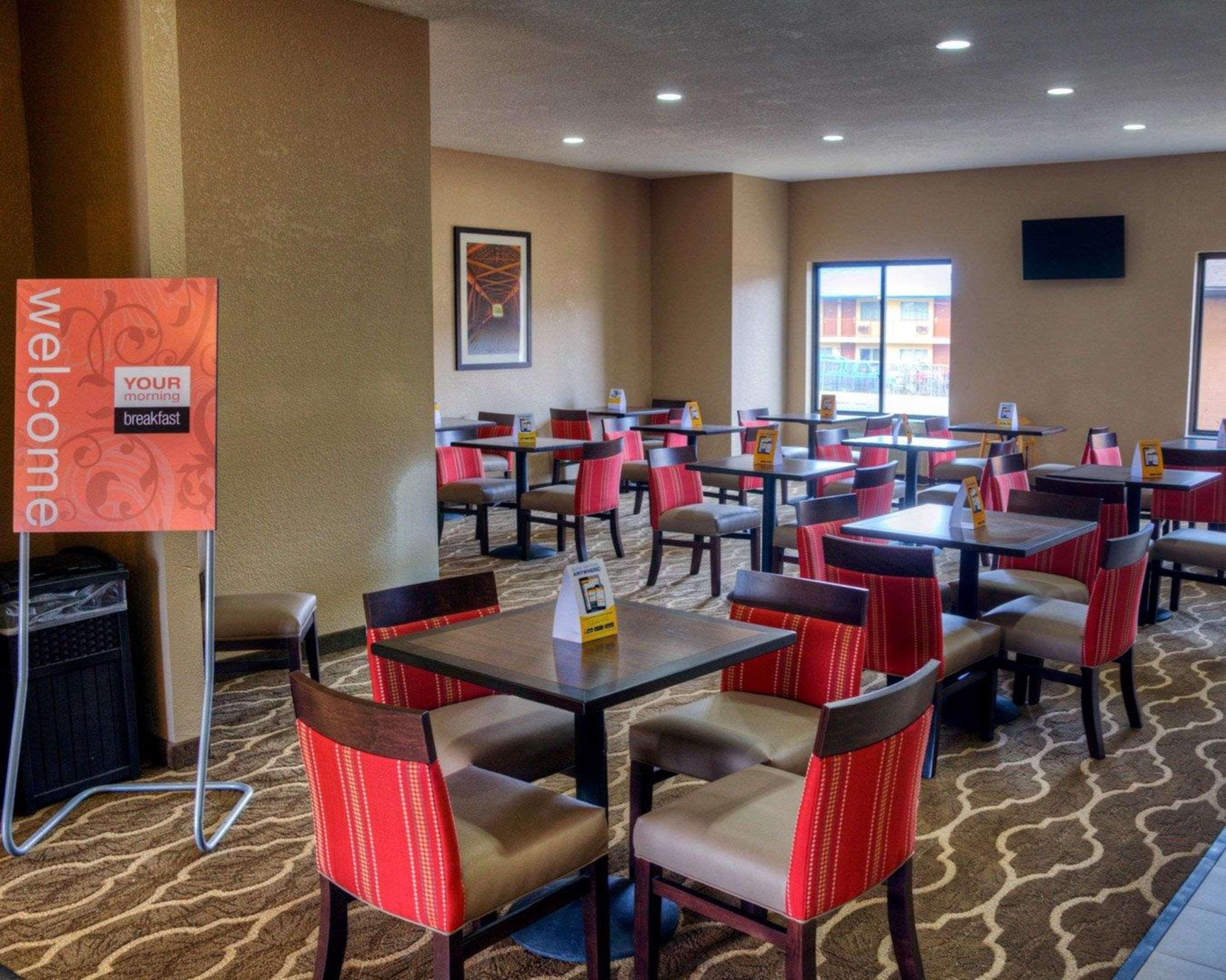 Comfort Suites Plymouth Near Us-30 Екстериор снимка
