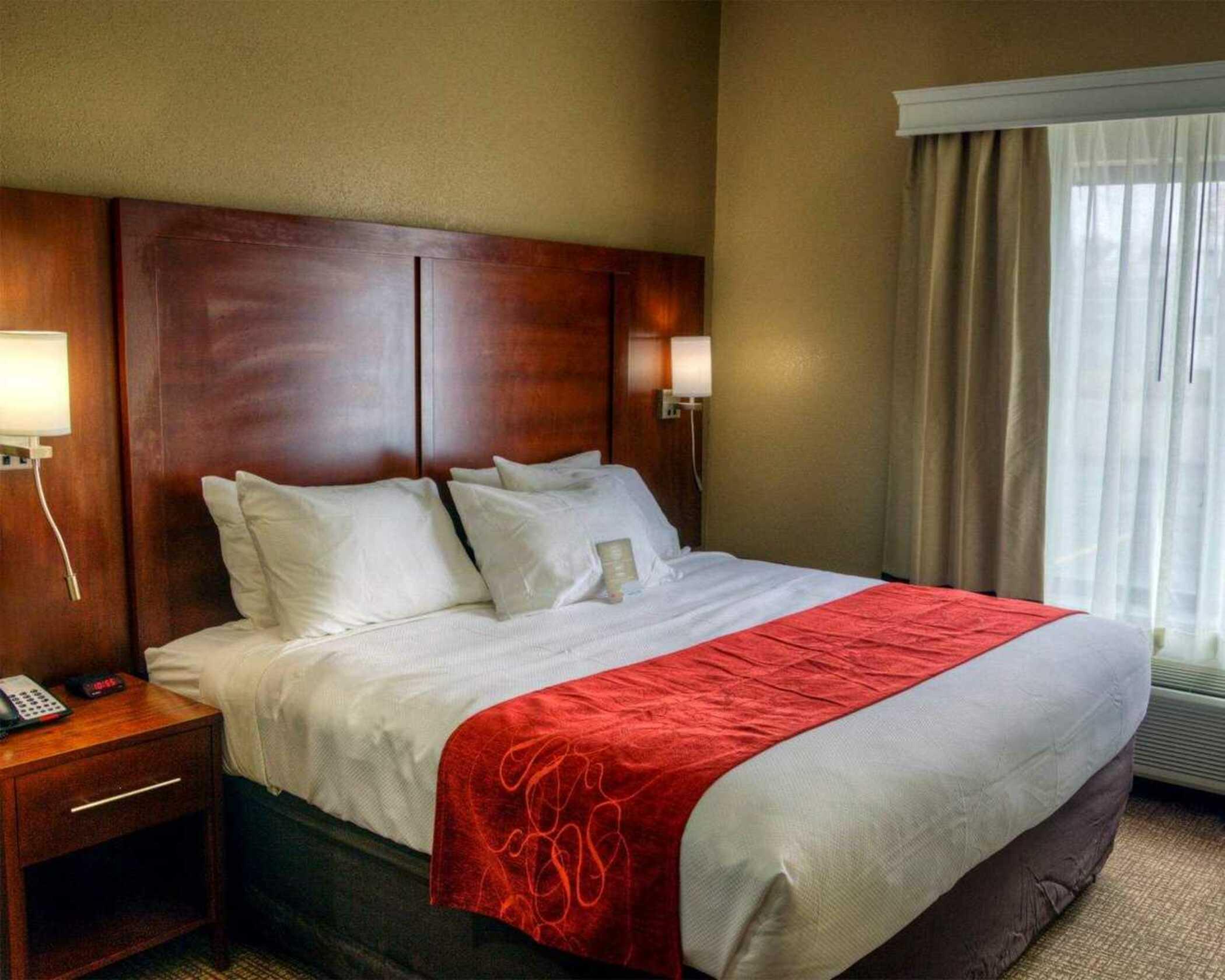 Comfort Suites Plymouth Near Us-30 Екстериор снимка