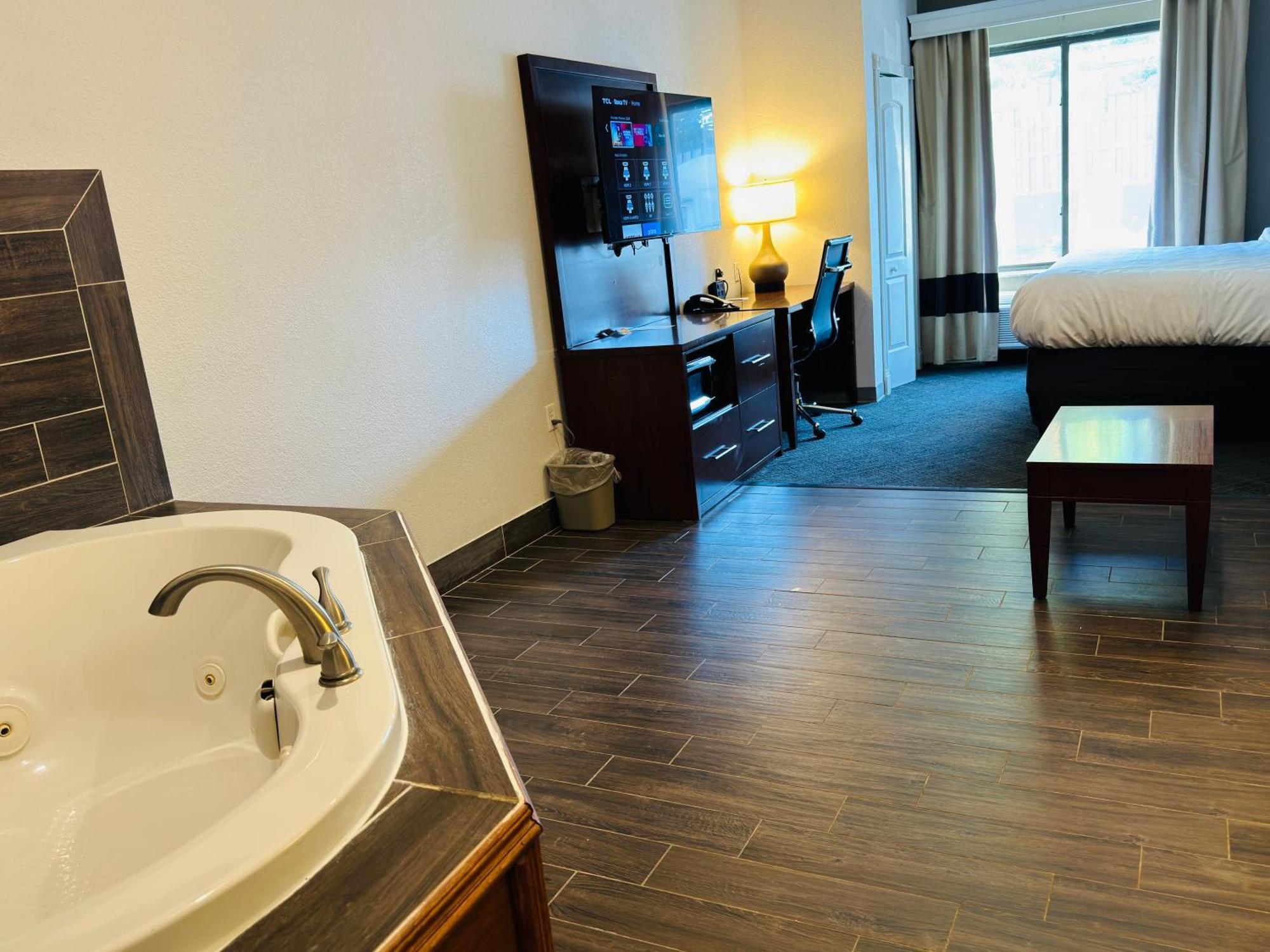 Comfort Suites Plymouth Near Us-30 Екстериор снимка
