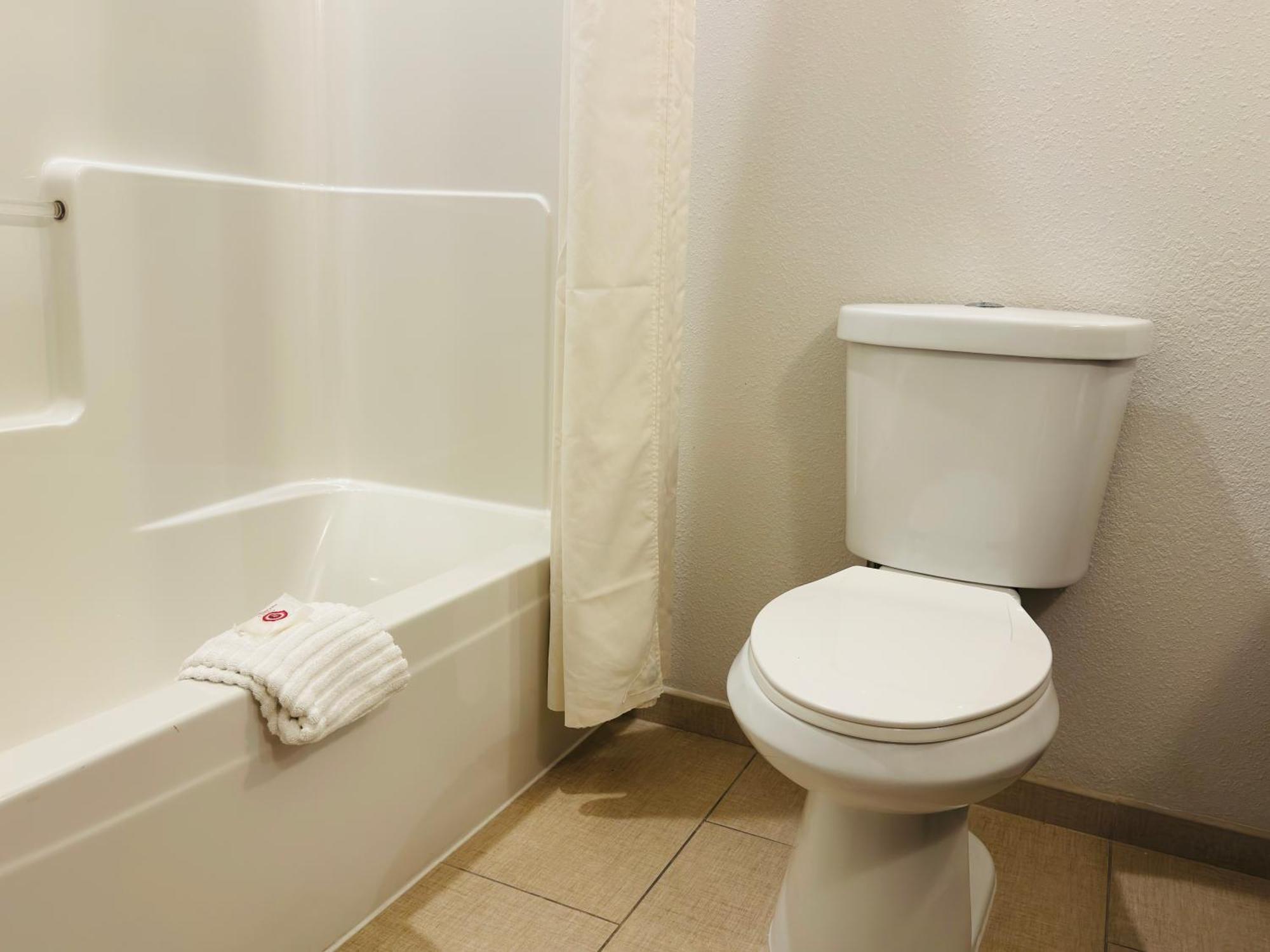 Comfort Suites Plymouth Near Us-30 Екстериор снимка