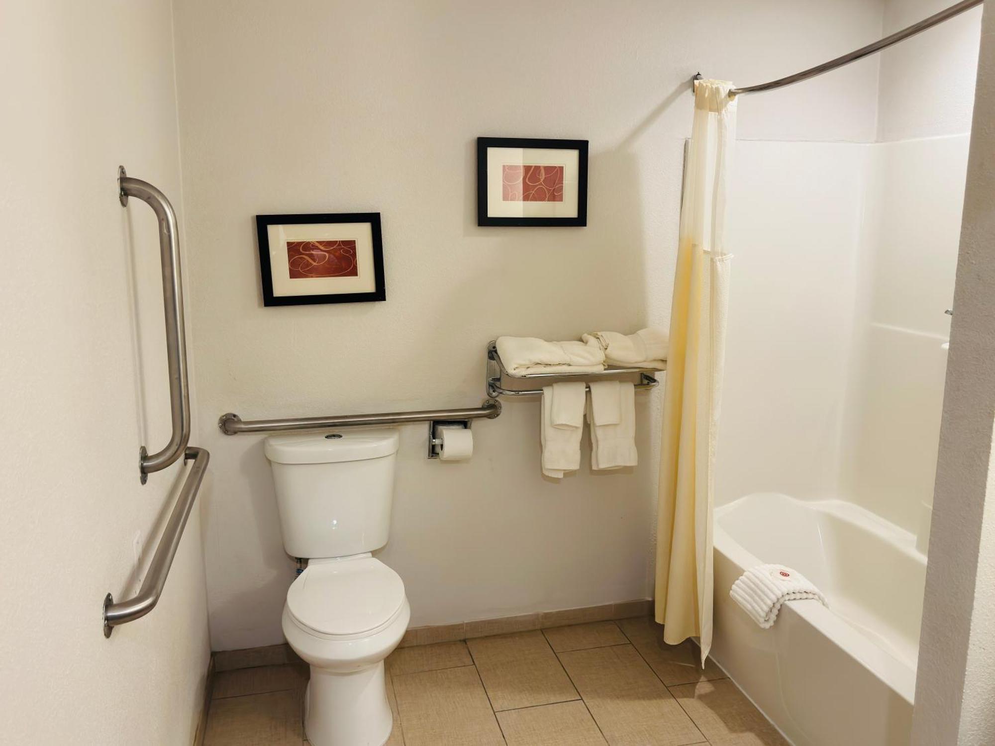 Comfort Suites Plymouth Near Us-30 Екстериор снимка