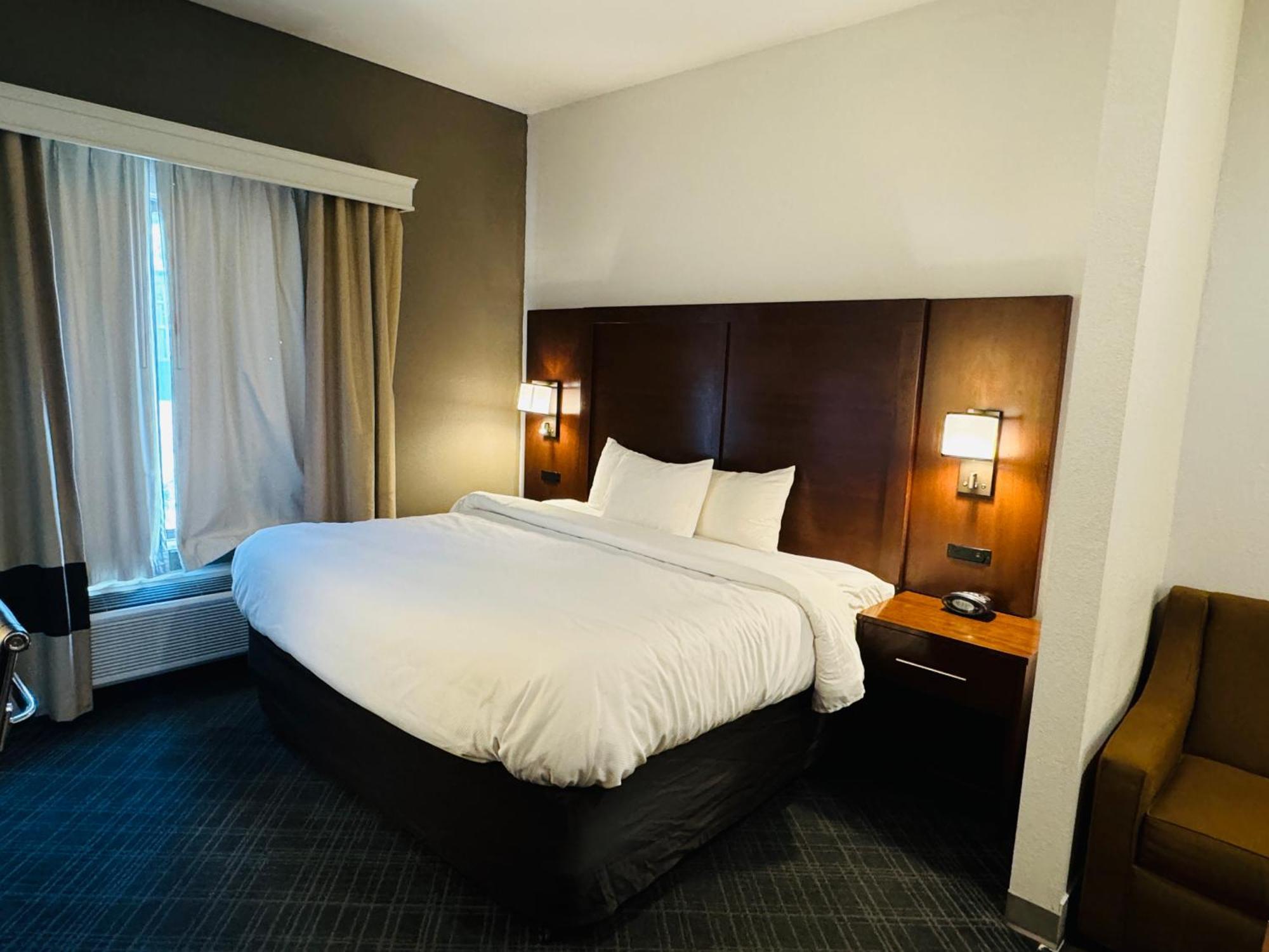Comfort Suites Plymouth Near Us-30 Екстериор снимка