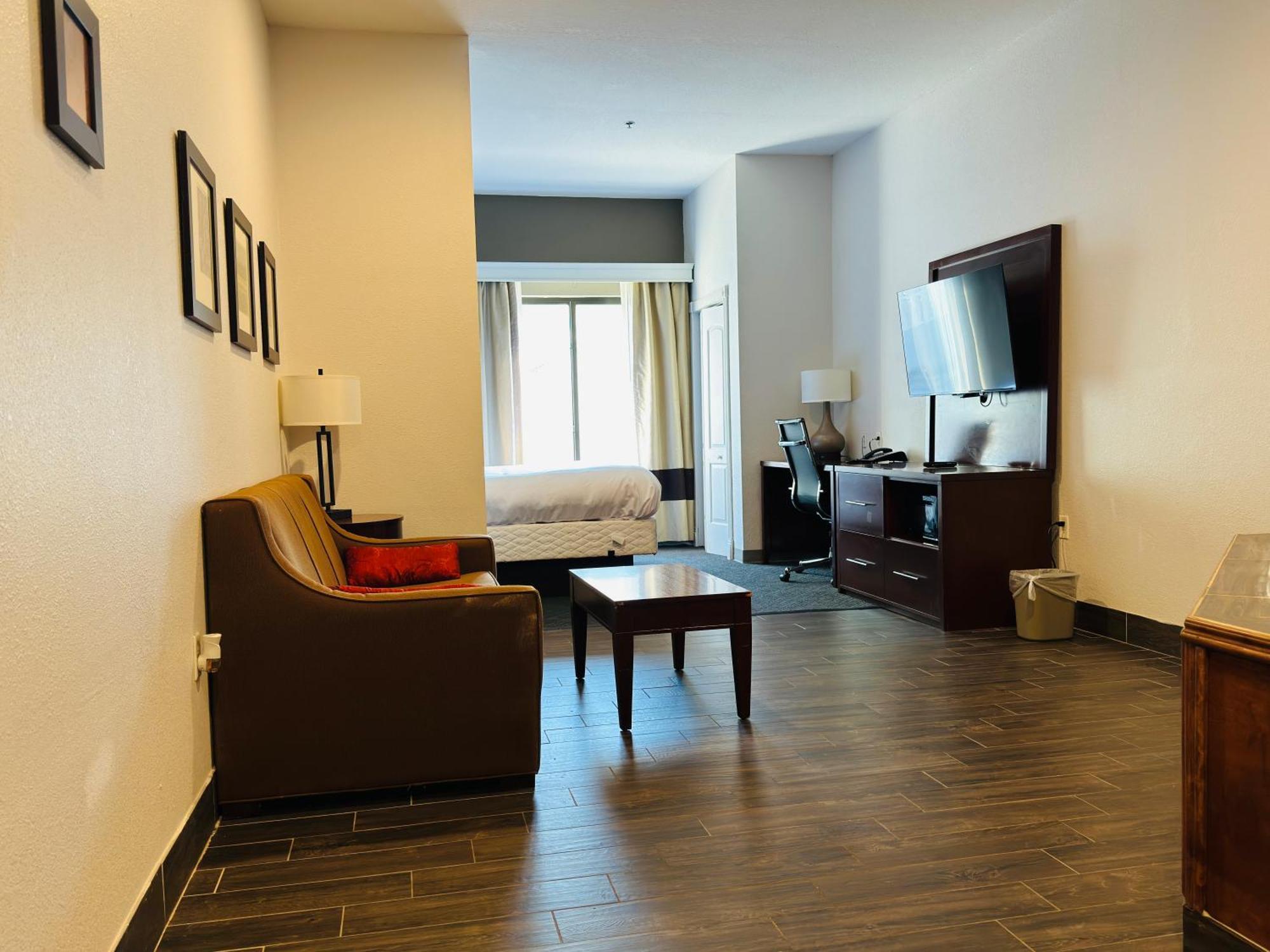 Comfort Suites Plymouth Near Us-30 Екстериор снимка