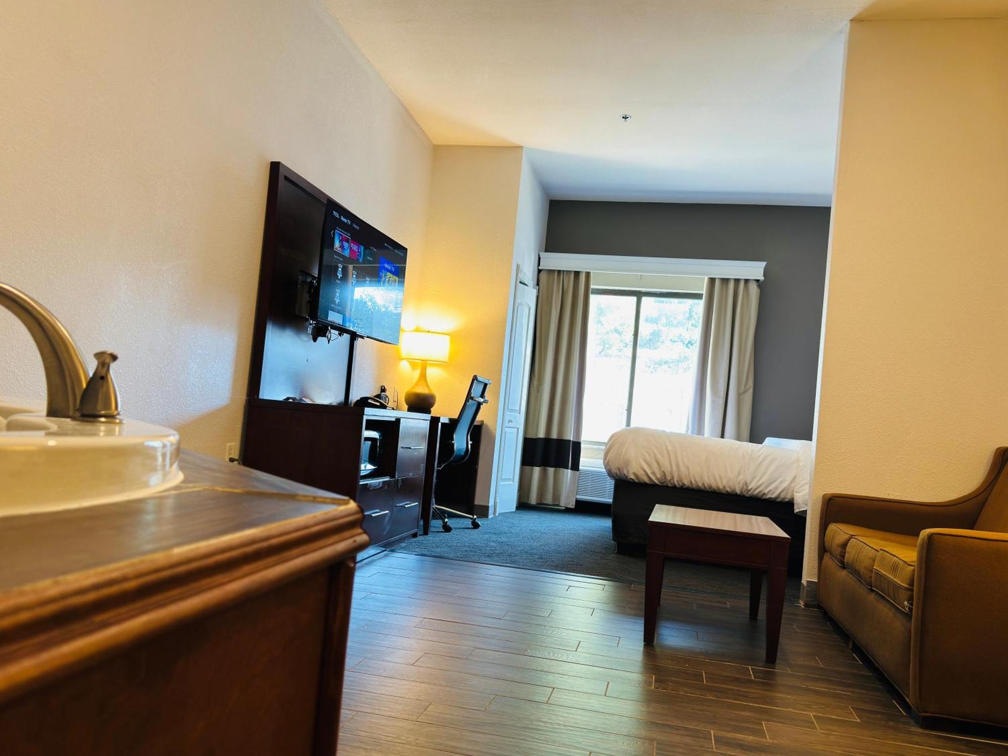 Comfort Suites Plymouth Near Us-30 Екстериор снимка