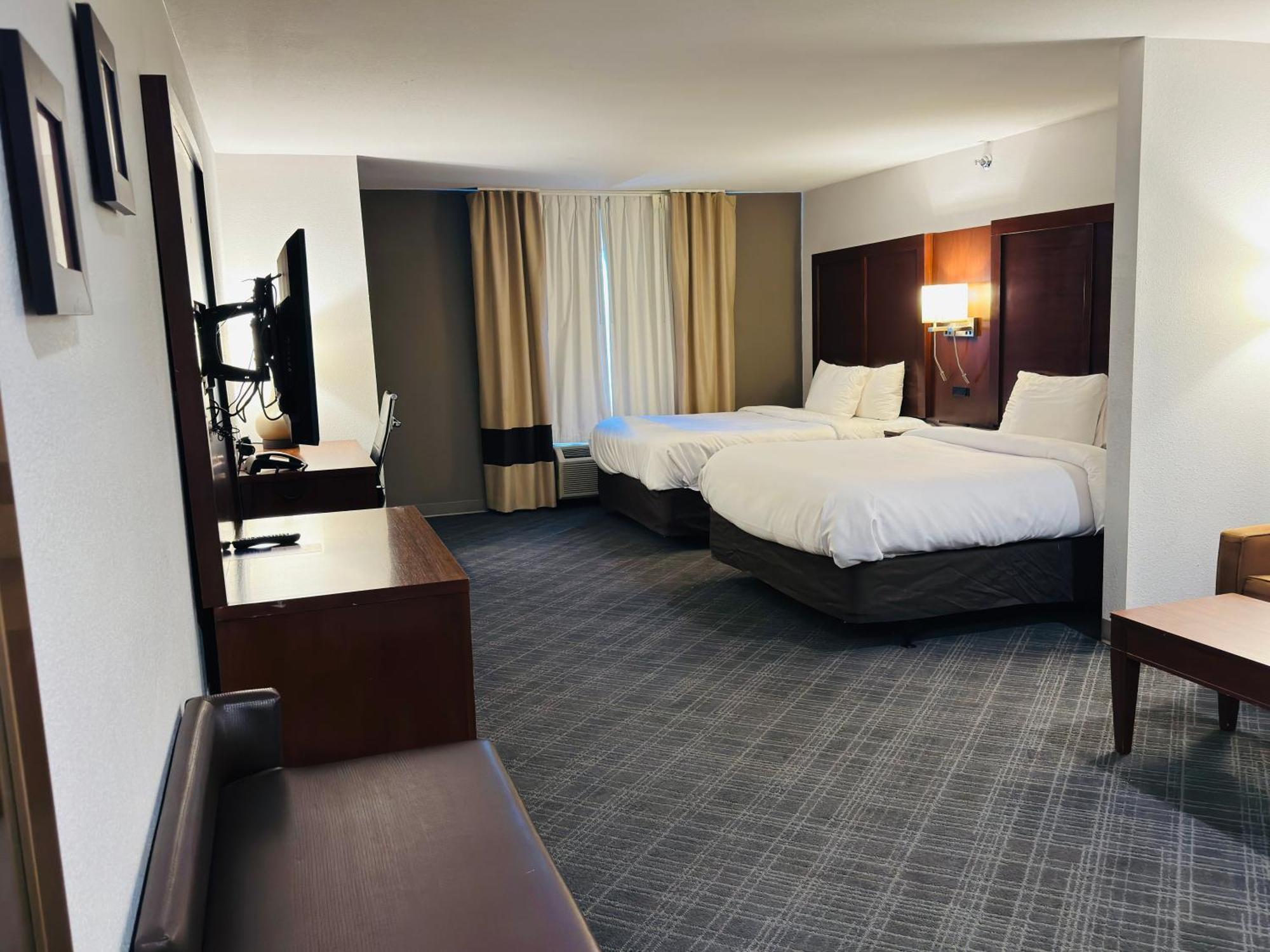 Comfort Suites Plymouth Near Us-30 Екстериор снимка