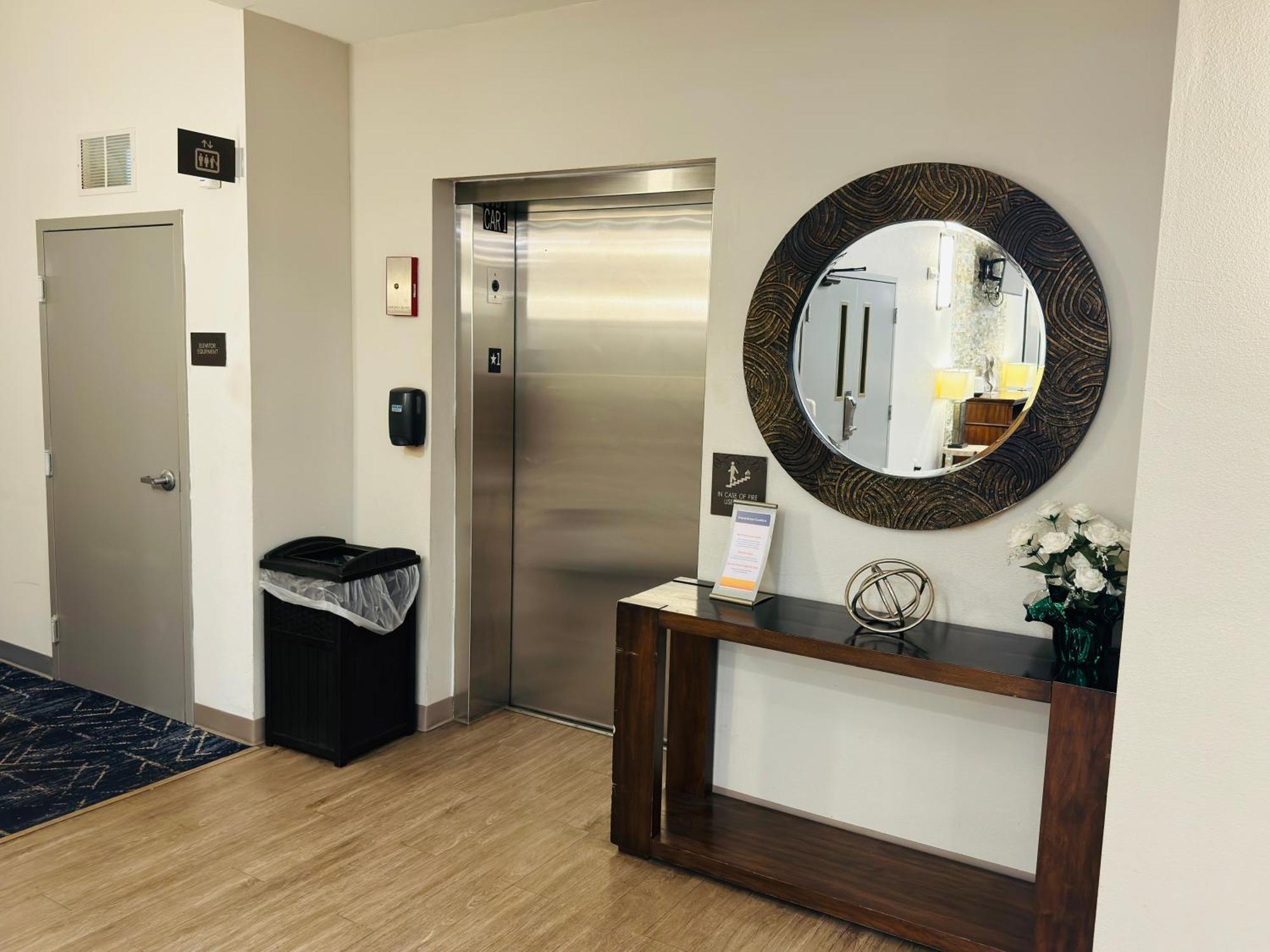 Comfort Suites Plymouth Near Us-30 Екстериор снимка
