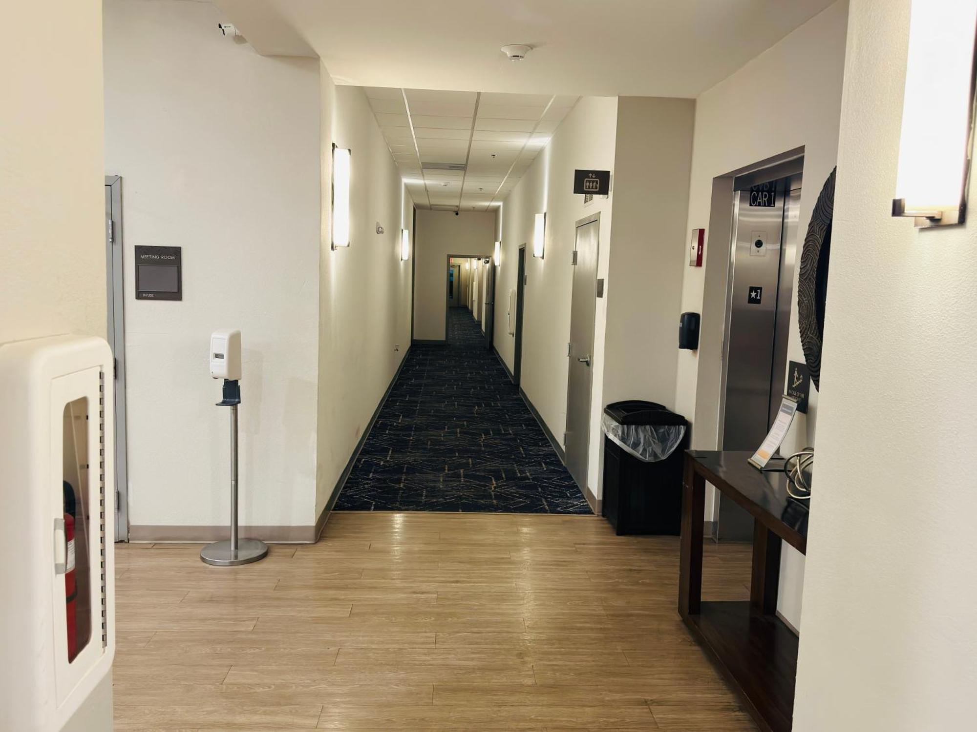 Comfort Suites Plymouth Near Us-30 Екстериор снимка