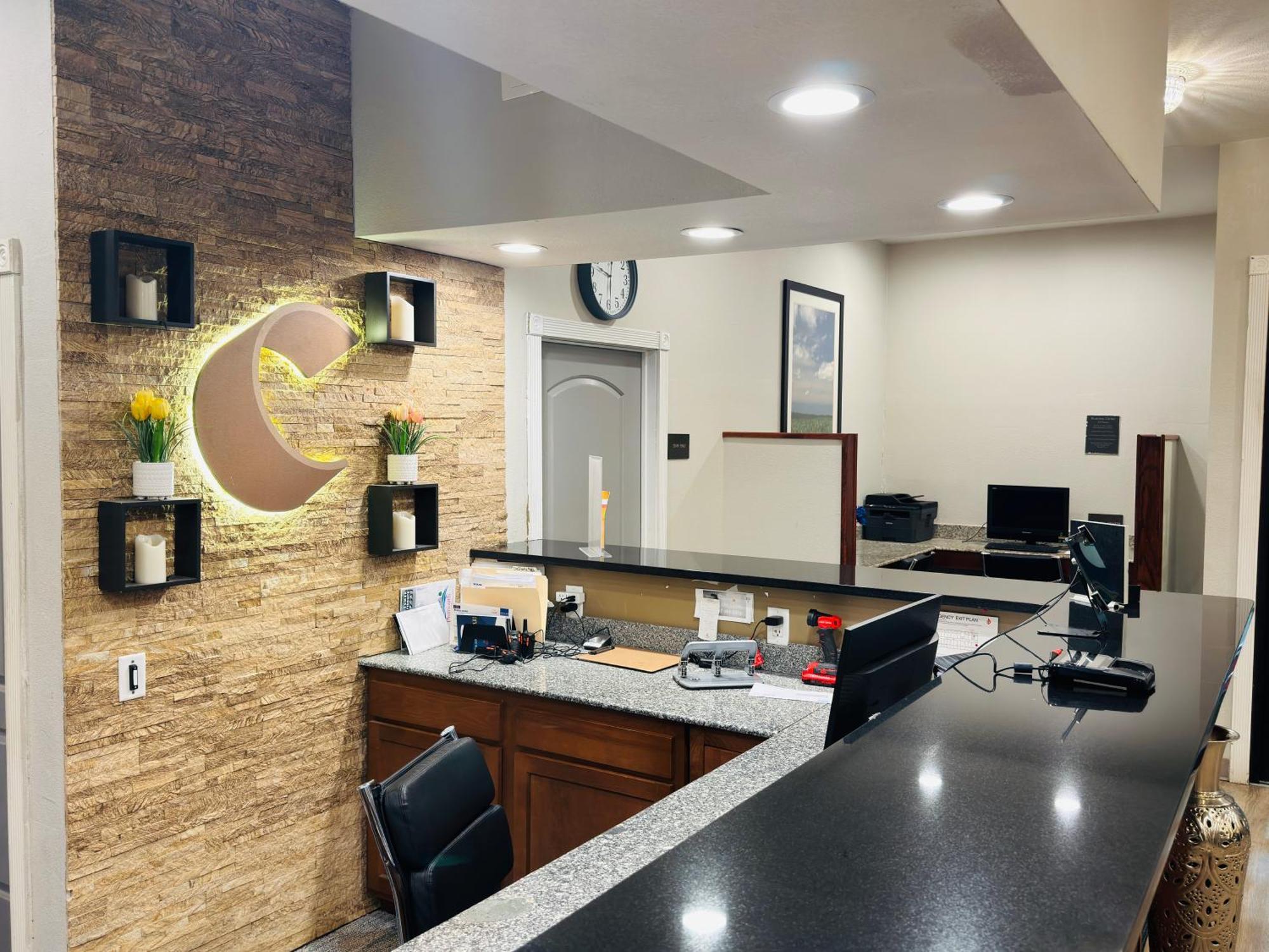 Comfort Suites Plymouth Near Us-30 Екстериор снимка