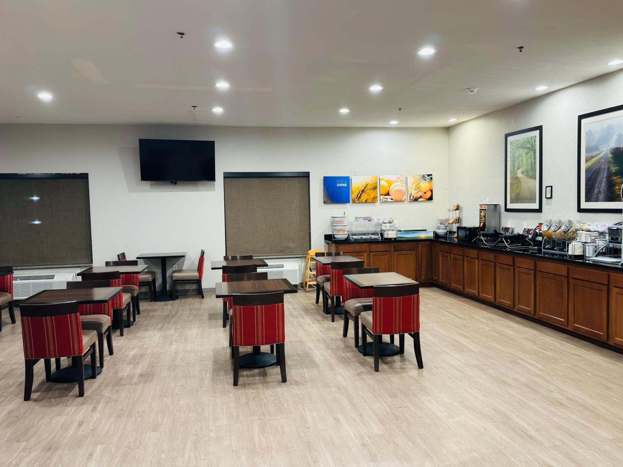 Comfort Suites Plymouth Near Us-30 Екстериор снимка