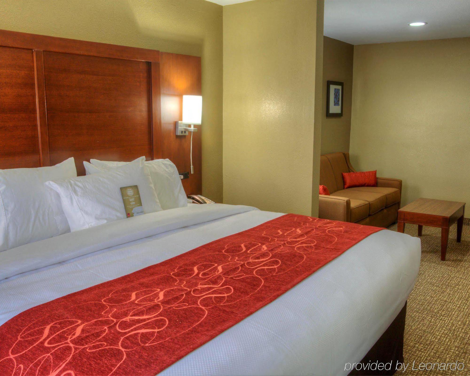 Comfort Suites Plymouth Near Us-30 Екстериор снимка