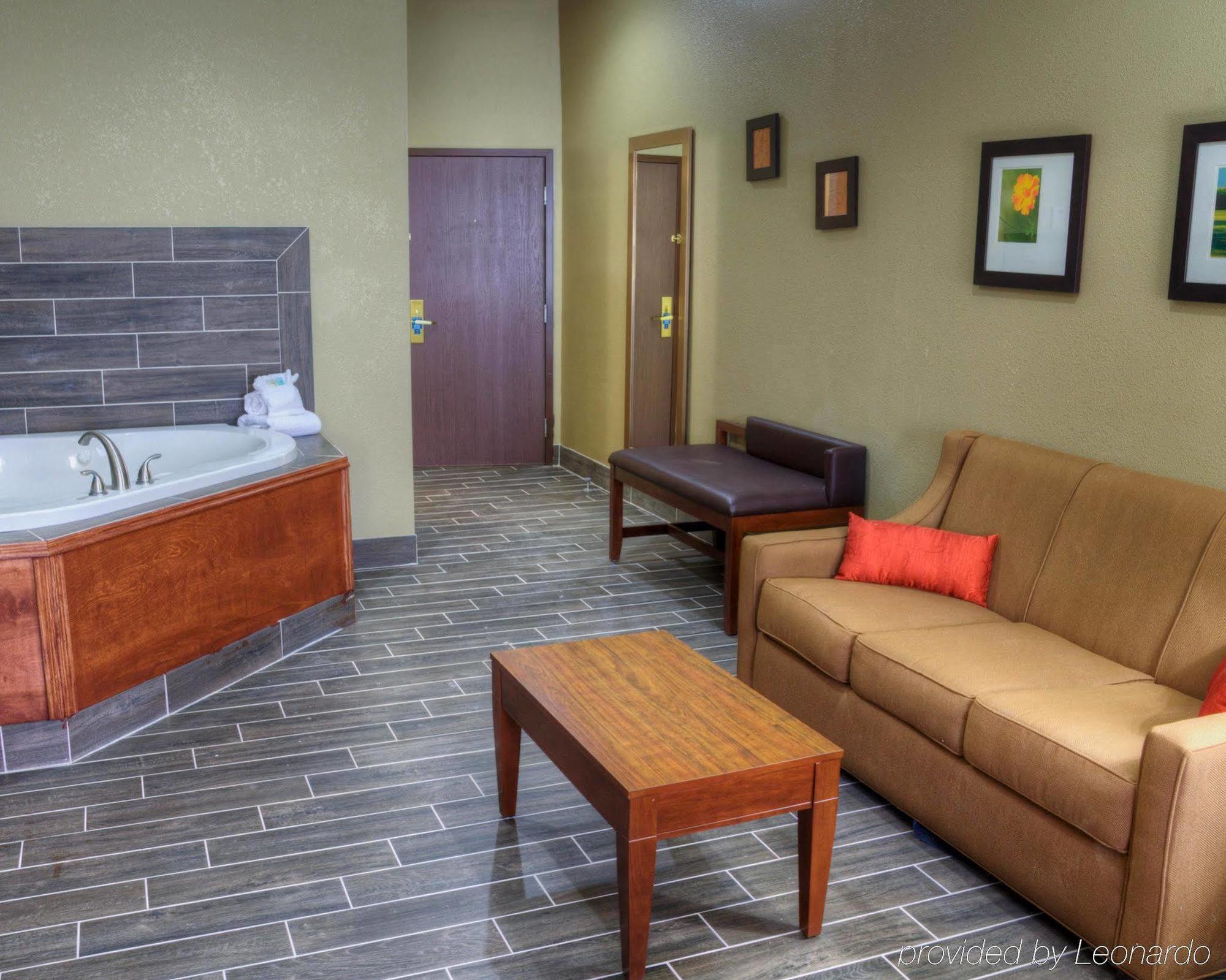 Comfort Suites Plymouth Near Us-30 Екстериор снимка